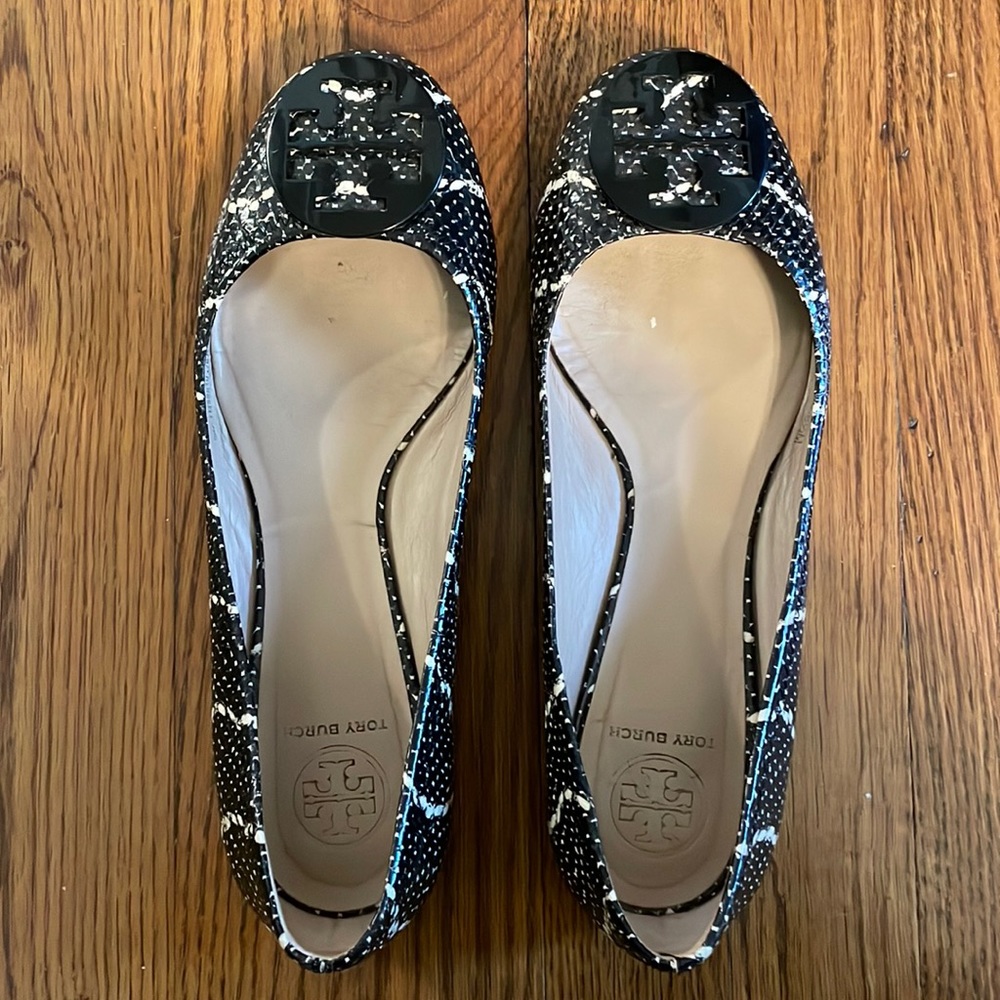 Tory Burch snakeskin flats. Size 8.5.